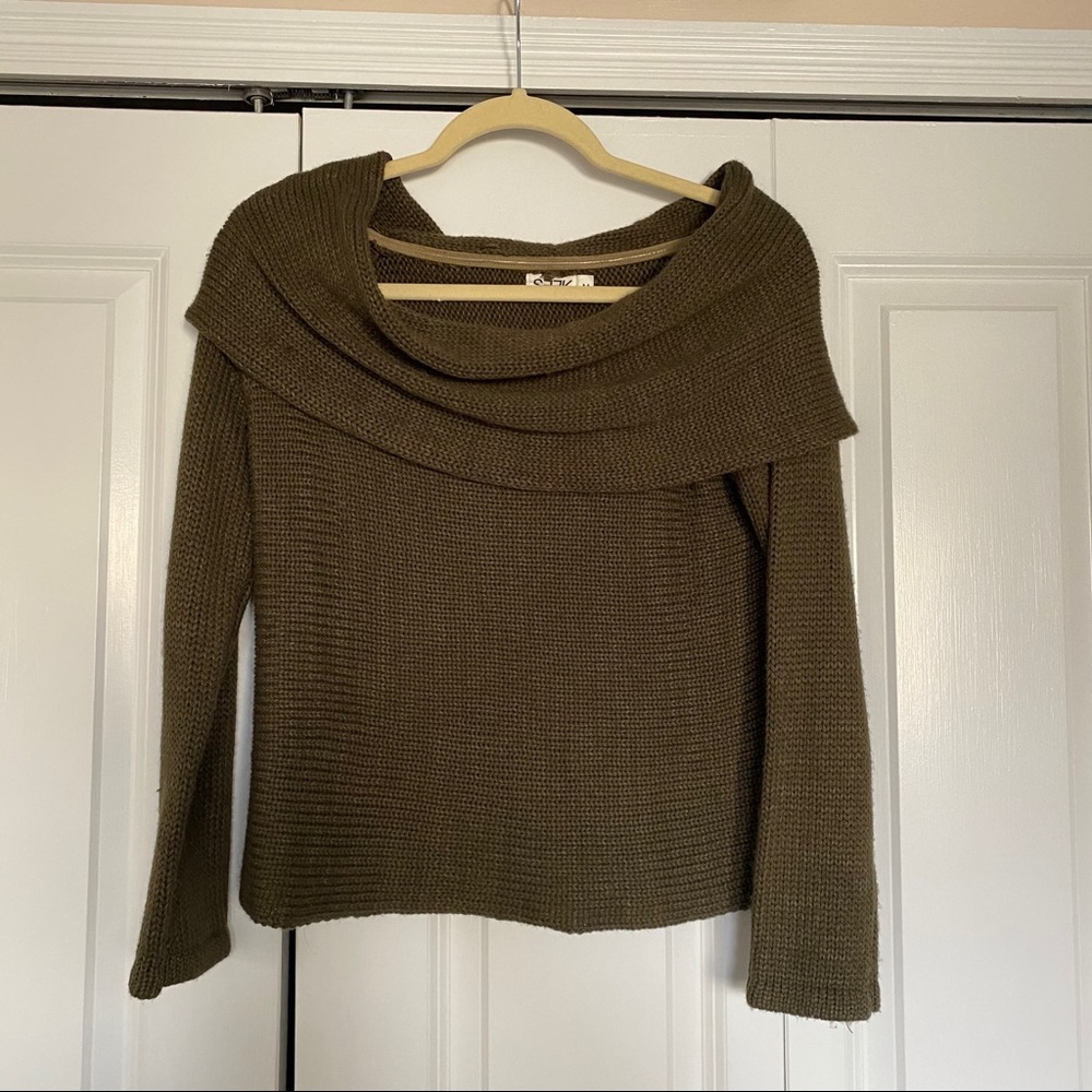 OFF THE SHOULDER SWEATER✨